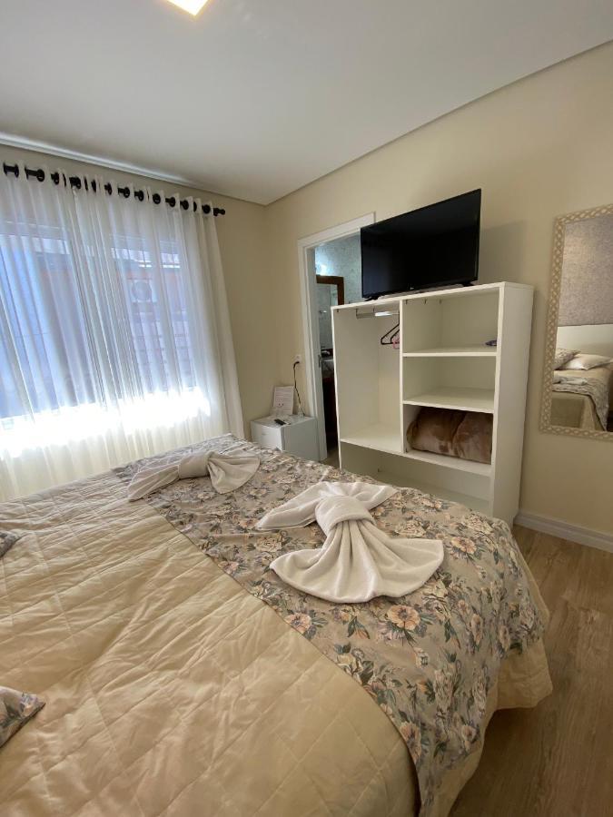 Pousada Ipe Amarelo E Quinta Dos Medeiros Bed & Breakfast Gramado Bagian luar foto