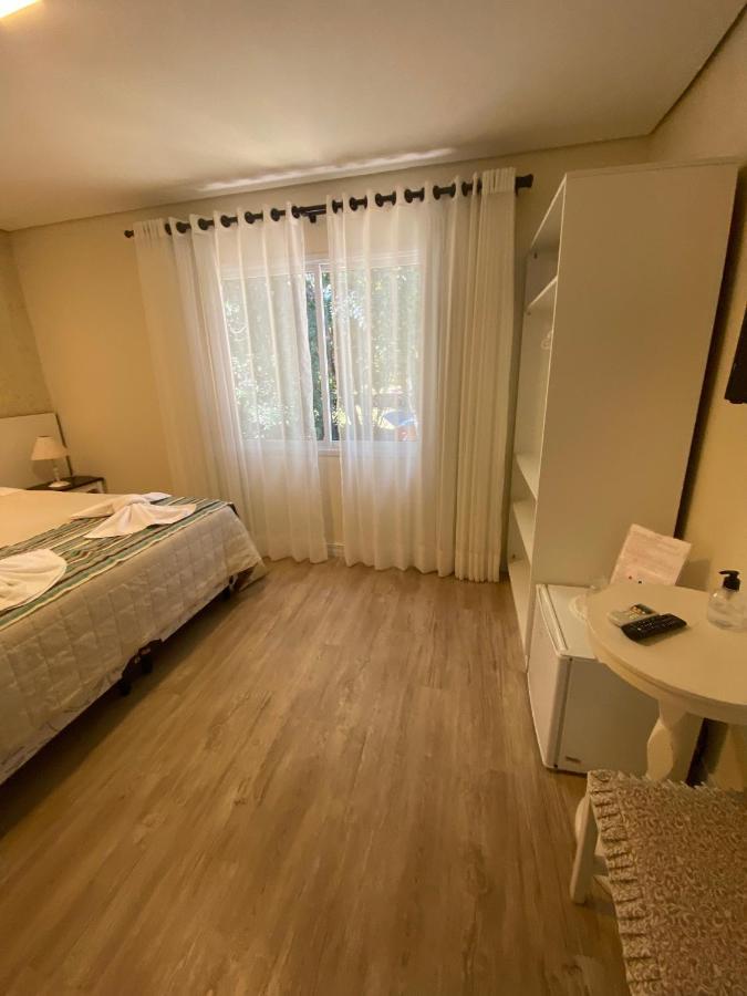 Pousada Ipe Amarelo E Quinta Dos Medeiros Bed & Breakfast Gramado Bagian luar foto